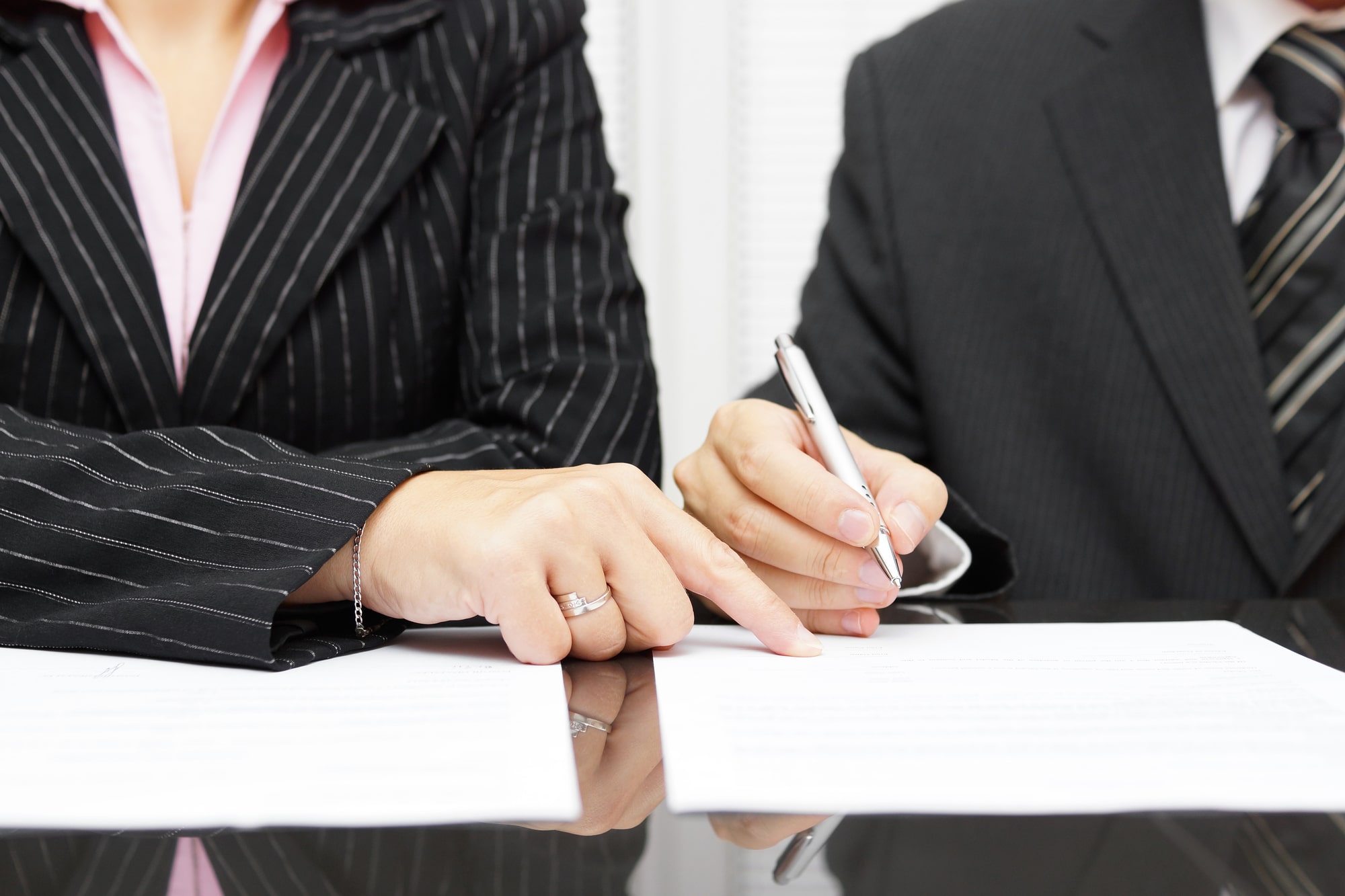 commercial litigation lawyer